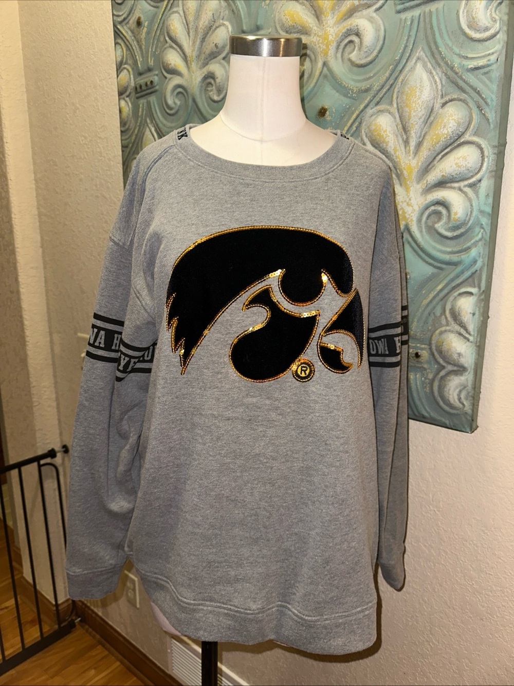 PINK Victoria’s Secret Iowa Hawkeyes Bling Sequin Sweatshirt Gray Large Y2K